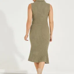 Styli Women Self Design V-Neck Bodycon Midi Dress image 5