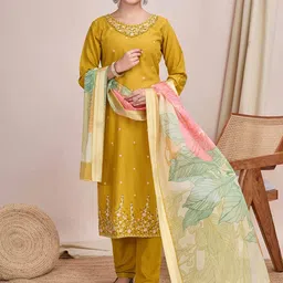 BINDUDI Floral Embroidered Round Neck Chanderi Silk Straight Kurta With Trouser & Dupatta-picture-22