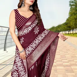 SSHAGUN LIFESTYLE Woven Design Silk Cotton Bandhani Saree With Blouse Piece image 2