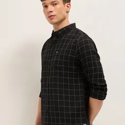 THE BEAR HOUSE Men Slim Fit Checked Button-Down Collar Casual Shirt image 3