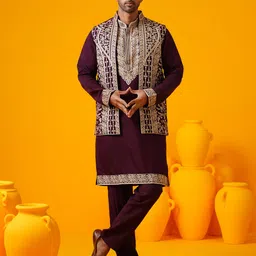 SOJANYA LUXE Men Floral Embroidered Regular Thread Work Kurta with Trousers-picture-0