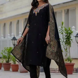 Peach Petals Women Ethnic Motifs Embroidered Kurta with Trousers & Dupatta image 2