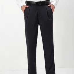 SHOWOFFFF Men Comfort Low-Rise Pleated Trousers image 4