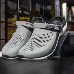 KAIV Men Self Design Croslite Clogs image 3