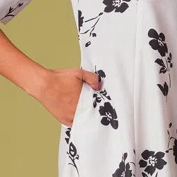 GoSriKi Women Floral Printed Regular Kurta with Trousers image 2