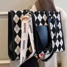 innto Women Black Tote-picture-27