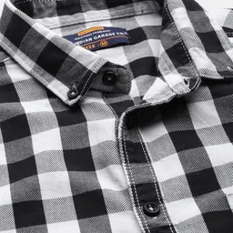 the indian garage co. Men Slim Fit Checkered Spread Collar Casual Shirt image 2