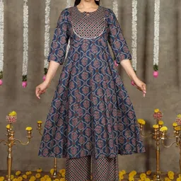 Aramya Women Ethnic Motifs Printed Panelled Pure Cotton Kurta with Trousers-image-25