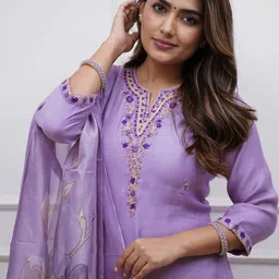 all about you Women Floral Embroidered Regular Thread Work Kurta with Trousers & With Dupatta image 4