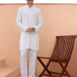 HOUSE OF KARI Men Thread Work Indie Prints Kurta-image-51