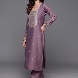 CANIZZARO Women Ethnic Motifs Embroidered Regular Thread Work Chanderi Silk Kurta with Trousers & With image 2