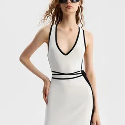 Moda Rapido Ribbed Side Tape Detail Plunge Neck Bodycon Dress-picture-24