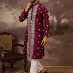 House of Pataudi Men Sequin Embroidered Straight Kurta image 5