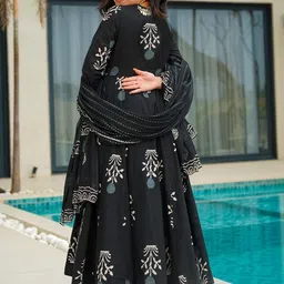 ARADHNA Women Ethnic Motifs Printed Panelled Kurta with Palazzos & With Dupatta image 3