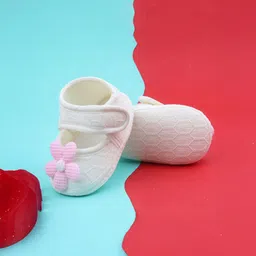 NESKA MODA Girls Flower Applique Velcro Cotton Booties image 5