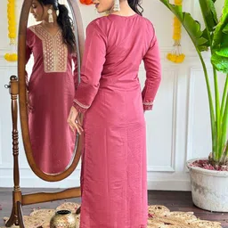 AG TEXTILE Ethnic Motifs Embroidered V-Neck Chanderi Silk Kurta With Trousers & Dupatta image 4