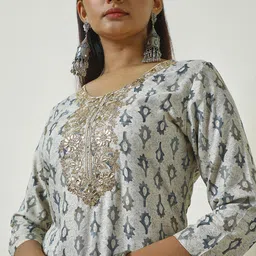 Soch Biege Geometric Embroidered Zari Straight Kurta image 4