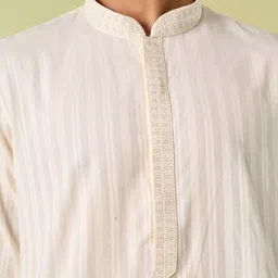 Diwas by Manyavar Men Kurta image 2