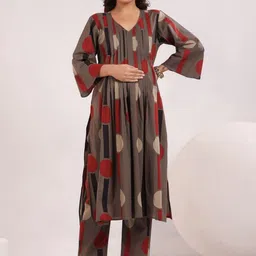 Ikk Kudi by Seerat Women Printed & Pleated Pure Cotton Maternity & Nursing Kurta Set-picture-36