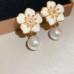 AKISON JEWELS Alloy Pearls Studs Earrings image 4