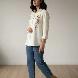 reputed Women Relaxed Fit Fit Embroidered Casual Shirt image 1
