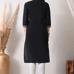 MAURYA Floral Printed Mandarin Collar Straight Kurta image 2