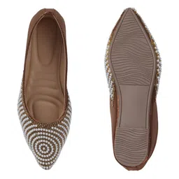 SIRDENILL Women Textured Mules image 2