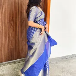 CANIZZARO Woven Design Zari Silk Blend Handloom Banarasi Saree image 2