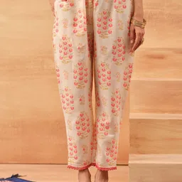 Ishin Women Ethnic Motifs Printed Regular Kurta with Trousers image 2