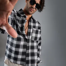 CHIMPAAANZEE Men Oversized Fit Buffalo Checked Spread Collar Casual Shirt-picture-15