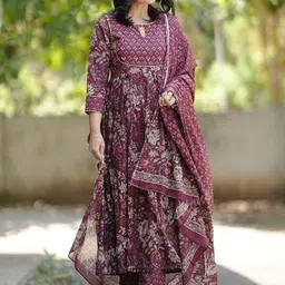 N.B.F Fashion Women Floral Printed Panelled Kurta with Trousers & With Dupatta-picture-30