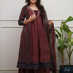 DIVASTRI Women Maroon Kurta Sets image 5