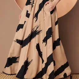 ZWERLON Women Printed Relaxed Flared Wrinkle Free Trousers image 3