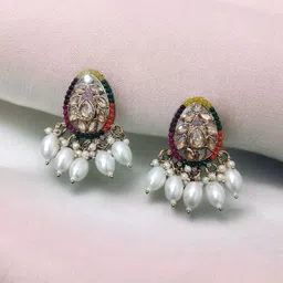 Women Click Gold-Plated Stones Studded & Beaded Jewellery Set image 2