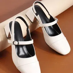 feet runner Women Heels Sandal image 1