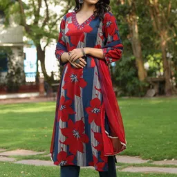 Rain & Rainbow Women Floral Printed Regular Pure Cotton Kurta with Trousers & With Dupatta image 4