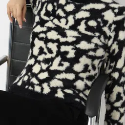 Kraus Jeans Women Animal Printed Pullover with Fuzzy Detail image 2