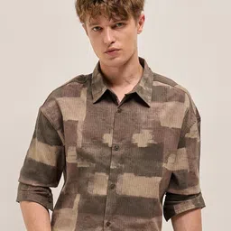 THE BEAR HOUSE Men Relaxed Fit Spread Collar Abstract Printed Casual Shirt-image-41
