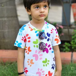 YK Boys Printed T-shirt With Trousers image 3