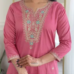 THE52 Women Floral Embroidered Kurta with Trousers & Dupatta image 5