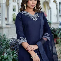 SANISA Women Floral Embroidered Regular Thread Work Kurta with Trousers & With Dupatta image 5