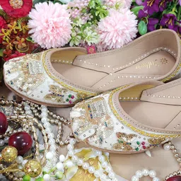 Fulkari Women Embellished Ethnic Mojaris Flats image 2