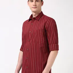 Peter England Casuals Men Slim Fit Spread Collar Vertical Striped Cotton Casual Shirt image 3