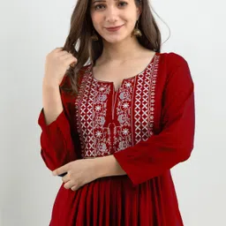 fulera Women Viscose Rayon Kurta Pant Set image 4