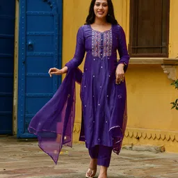 gosriki Women Cotton Blend Kurta Pant Dupatta Set-picture-11