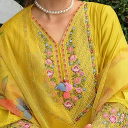 Indo Era Floral Embroidered Round Neck Thread Work Kurta With Trousers & Dupatta image 5