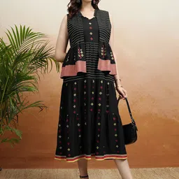 Vishudh Women Geometric Printed Fit & Flare Midi Dress image 2