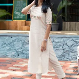 Toflei Women Printed Regular Kurta with Trousers image 2