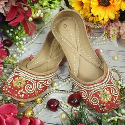 Fulkari Women Embellished Ethnic Mojaris Flats-picture-32