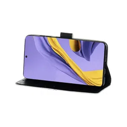 PEEPERLY Floral Printed iPhone 16 Pro Max Flip Case Mobile Accessories image 3